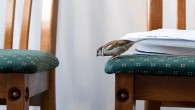 Ir kas sugalvojo jog žvirblis bailus paukštis, o gal tik Naujojoj Zelandijoj jie tokie drąsuoliai Neseniai juos teko maitinti parke iš rankų, o šiandien pamačiau jog jie ir į svečius...